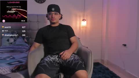 Snapshot of samxx_muscle chatting on November 2025 01:46:01 PM samxx_muscle online show from November 2025 01:46:01 PM