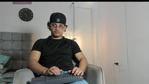 Snapshot of samxx_muscle chatting on November 2025 01:44:01 PM samxx_muscle online show from November 2025 01:44:01 PM