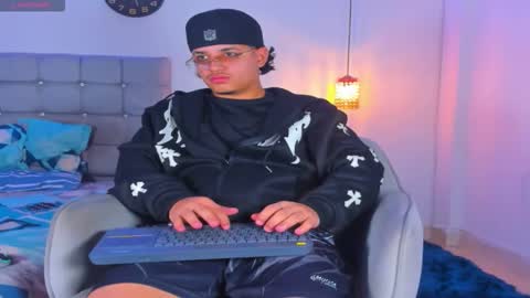 Snapshot of samxx_muscle chatting on November 2025 01:28:02 PM samxx_muscle online show from November 2025 01:28:02 PM
