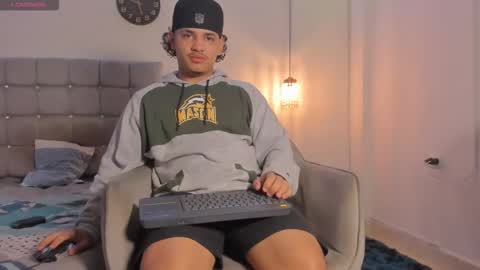 Snapshot of samxx_muscle chatting on December 2025 01:49:01 PM samxx_muscle online show from December 2025 01:49:01 PM