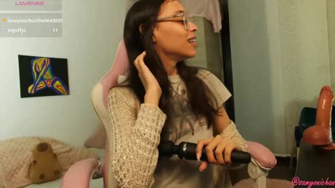 Snapshot of samyonichan chatting on January 2025 04:30:02 AM Special show on 17 december and 23 UwU online show from January 2025 04:30:02 AM