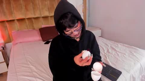 samysharky online show from September 2025 02:08:02 PM