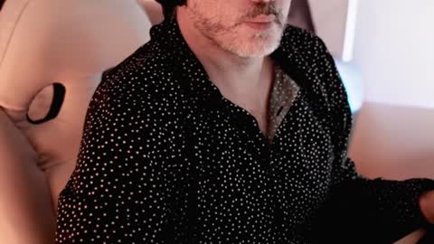 Snapshot of sanders_white chatting on January 2025 02:04:01 AM Sanders online show from January 2025 02:04:01 AM