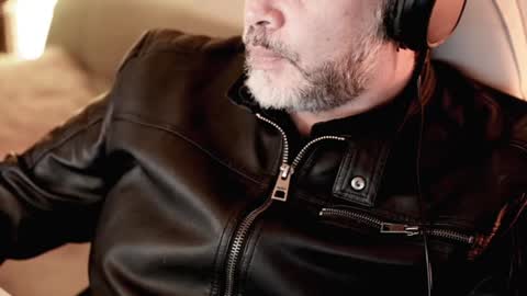 Snapshot of sanders_white chatting on February 2025 01:34:01 AM Sanders online show from February 2025 01:34:01 AM