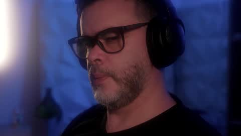 Snapshot of sanders_white chatting on October 2025 02:33:01 AM Sanders online show from October 2025 02:33:01 AM