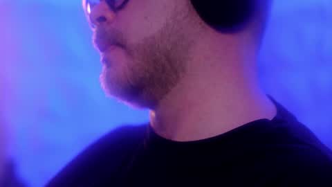 Sanders online show from December 2025 01:10:02 AM