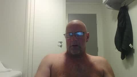 sandnesrune523 online show from April 2026 04:52:02 PM