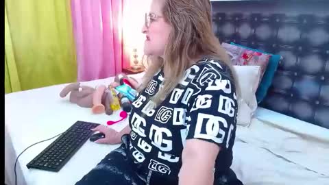 Snapshot of sandra_20_ chatting on April 2026 11:09:01 AM SANDRA online show from April 2026 11:09:01 AM