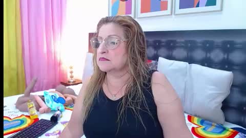 Snapshot of sandra_20_ chatting on May 2026 10:21:01 AM SANDRA online show from May 2026 10:21:01 AM