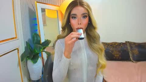 Sandra Hornball online show from December 2025 04:47:01 PM