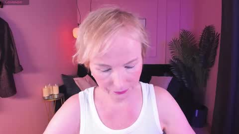 Snapshot of sandra_kind chatting on January 2025 05:56:01 AM Sandra online show from January 2025 05:56:01 AM
