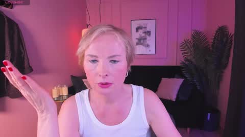 Snapshot of sandra_kind chatting on January 2025 08:57:02 AM Sandra online show from January 2025 08:57:02 AM