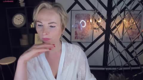 Snapshot of sandra_kind chatting on January 2025 05:32:02 AM Sandra online show from January 2025 05:32:02 AM