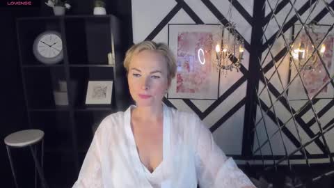 Snapshot of sandra_kind chatting on January 2025 08:36:01 AM Sandra online show from January 2025 08:36:01 AM