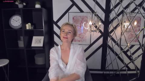Snapshot of sandra_kind chatting on January 2025 09:01:02 AM Sandra online show from January 2025 09:01:02 AM