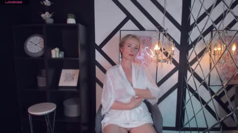 Snapshot of sandra_kind chatting on January 2025 08:11:02 AM Sandra online show from January 2025 08:11:02 AM