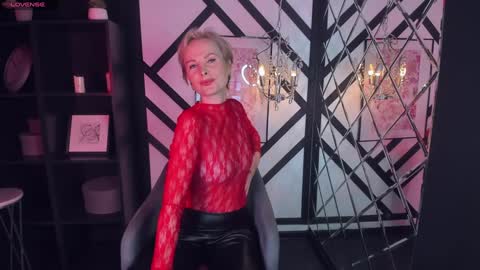 Snapshot of sandra_kind chatting on February 2025 05:18:02 AM Sandra online show from February 2025 05:18:02 AM