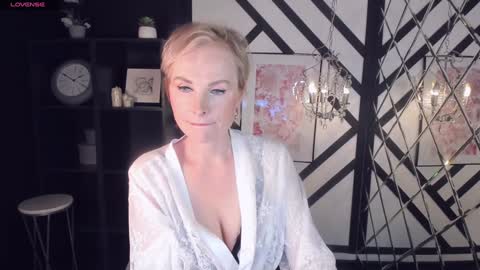 Snapshot of sandra_kind chatting on February 2025 08:24:01 AM Sandra online show from February 2025 08:24:01 AM