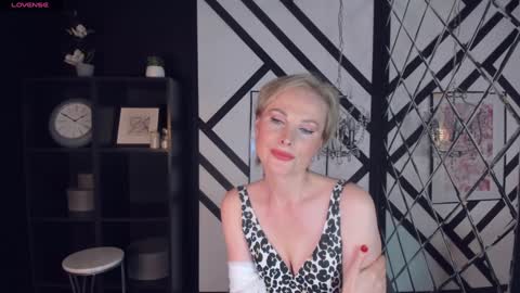Snapshot of sandra_kind chatting on February 2025 08:52:02 AM Sandra online show from February 2025 08:52:02 AM