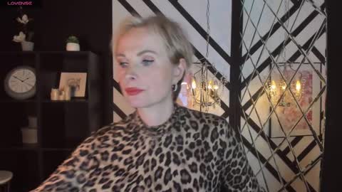 Snapshot of sandra_kind chatting on February 2025 08:38:01 AM Sandra online show from February 2025 08:38:01 AM