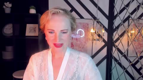 Snapshot of sandra_kind chatting on February 2025 05:43:02 AM Sandra online show from February 2025 05:43:02 AM