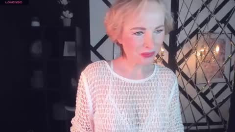 Snapshot of sandra_kind chatting on March 2025 05:22:02 AM Sandra online show from March 2025 05:22:02 AM