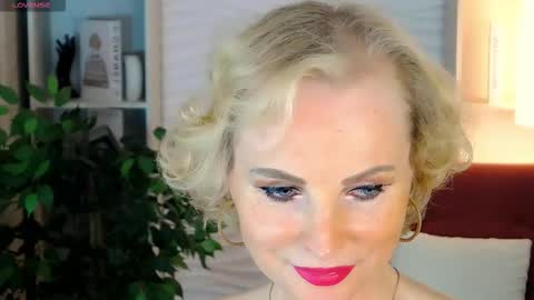 Snapshot of sandra_kind chatting on September 2025 06:01:02 AM Sandra online show from September 2025 06:01:02 AM