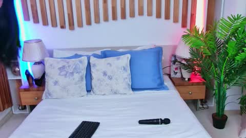 Sandra online show from December 2025 07:43:01 PM