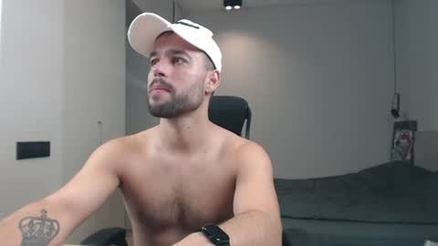 Snapshot of sandro_best chatting on June 2026 09:35:02 AM DeAlex online show from June 2026 09:35:02 AM