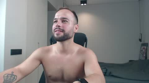 Snapshot of sandro_best chatting on June 2026 11:14:02 AM DeAlex online show from June 2026 11:14:02 AM