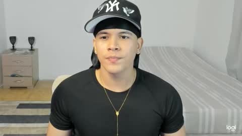 Snapshot of sant_wahlberg chatting on May 2026 10:37:01 PM Sant online show from May 2026 10:37:01 PM