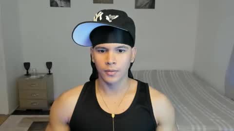 Snapshot of sant_wahlberg chatting on May 2026 10:49:02 PM Sant online show from May 2026 10:49:02 PM