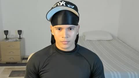 Snapshot of sant_wahlberg chatting on May 2026 11:21:01 PM Sant online show from May 2026 11:21:01 PM