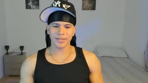 Snapshot of sant_wahlberg chatting on May 2026 11:33:01 PM Sant online show from May 2026 11:33:01 PM