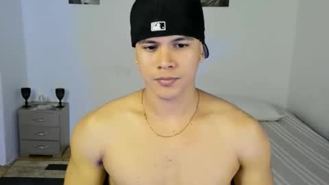 Snapshot of sant_wahlberg chatting on May 2026 10:40:02 PM Sant online show from May 2026 10:40:02 PM
