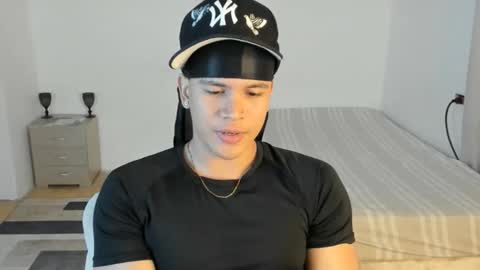Snapshot of sant_wahlberg chatting on June 2026 12:13:01 AM Sant online show from June 2026 12:13:01 AM