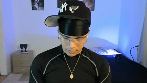 Snapshot of sant_wahlberg chatting on June 2026 11:51:02 PM Sant online show from June 2026 11:51:02 PM
