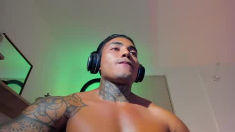 Snapshot of santi__ferrer chatting on April 2026 01:08:01 AM Santi Ferrer online show from April 2026 01:08:01 AM