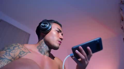 Snapshot of santi__ferrer chatting on May 2026 04:32:01 AM Santi Ferrer online show from May 2026 04:32:01 AM