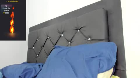 Santibrown online show from November 2025 06:26:01 PM