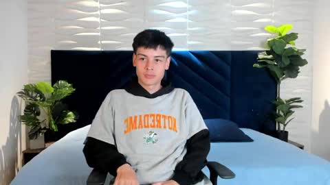 Snapshot of santi_ivanok chatting on May 2026 12:55:02 PM Santi online show from May 2026 12:55:02 PM