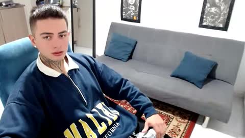 Snapshot of santi_ss chatting on November 2025 03:30:02 PM santi_ss online show from November 2025 03:30:02 PM