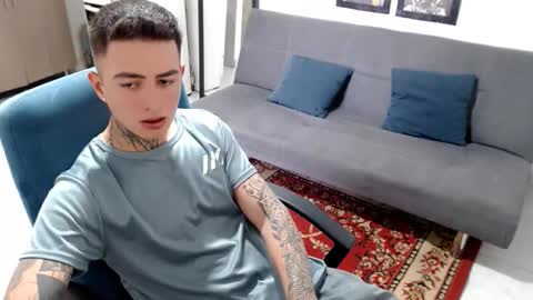 Snapshot of santi_ss chatting on December 2025 04:00:01 PM santi_ss online show from December 2025 04:00:01 PM