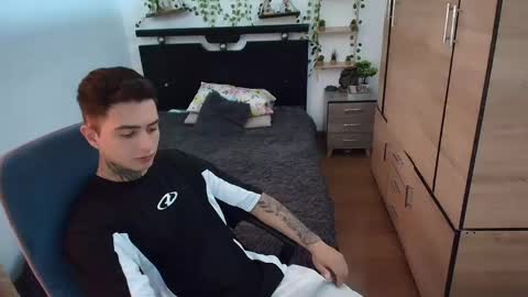 santi_ss online show from May 2026 02:13:02 PM