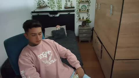 santi_ss online show from May 2026 11:24:01 PM