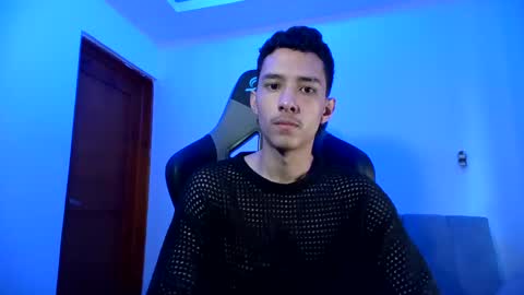 santi_twink19 online show from January 2025 12:04:02 PM