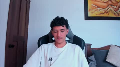 santi_twink19 online show from September 2025 04:00:02 PM