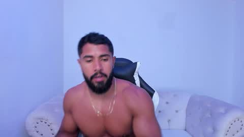 santiago_huntt online show from October 2025 09:27:01 PM