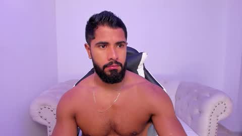 santiago_huntt online show from December 2025 12:44:02 PM