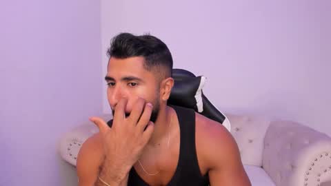 santiago_huntt online show from February 2026 08:18:01 PM